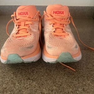 Hoka Clifton 8